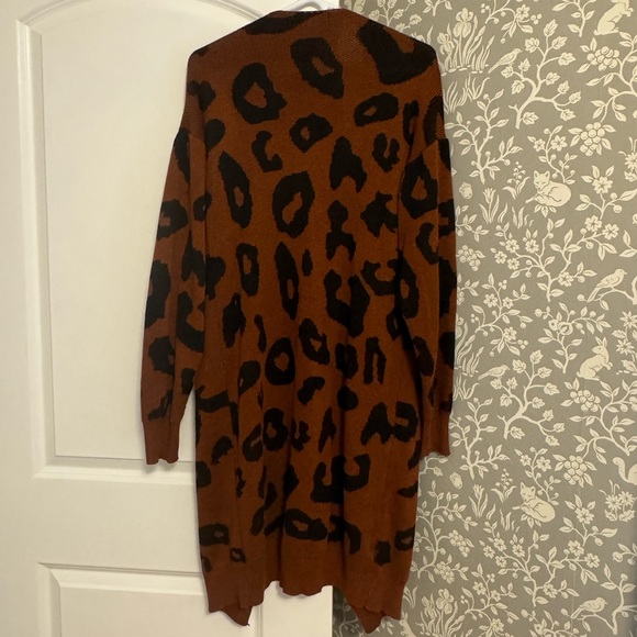 Angashion Leopard Sweater - Picture 2 of 2